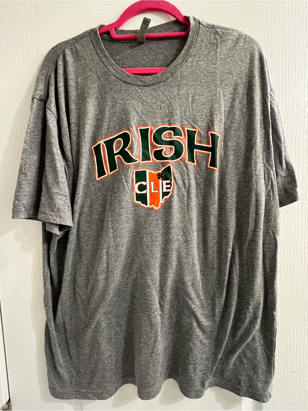 Men's Gray IRISH CLE Graphic Tee - Athletic Crew Neck Shirt